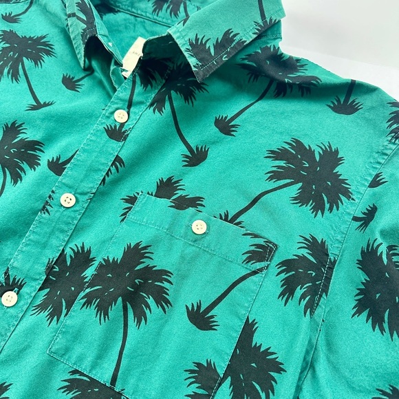 Men’s J. Crew Short Sleeved Shirt
Size Large​ - Picture 2 of 6